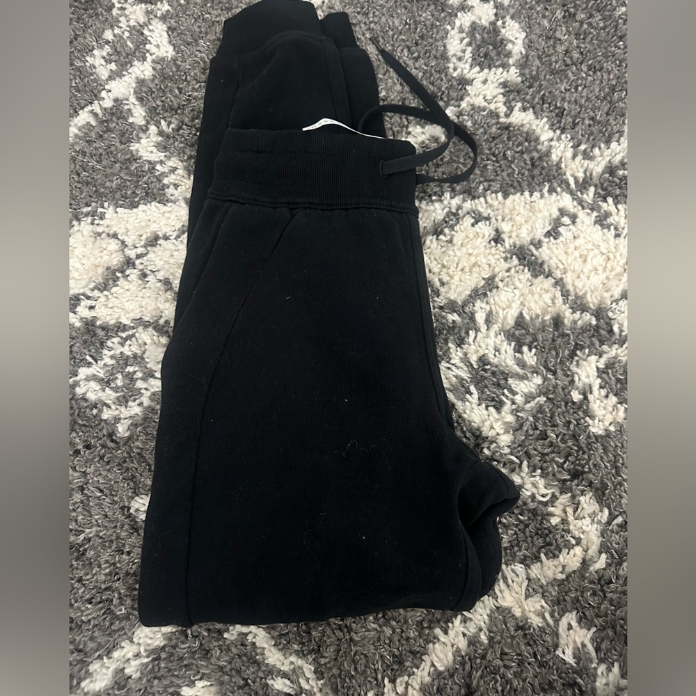 Black lululemon joggers never worn